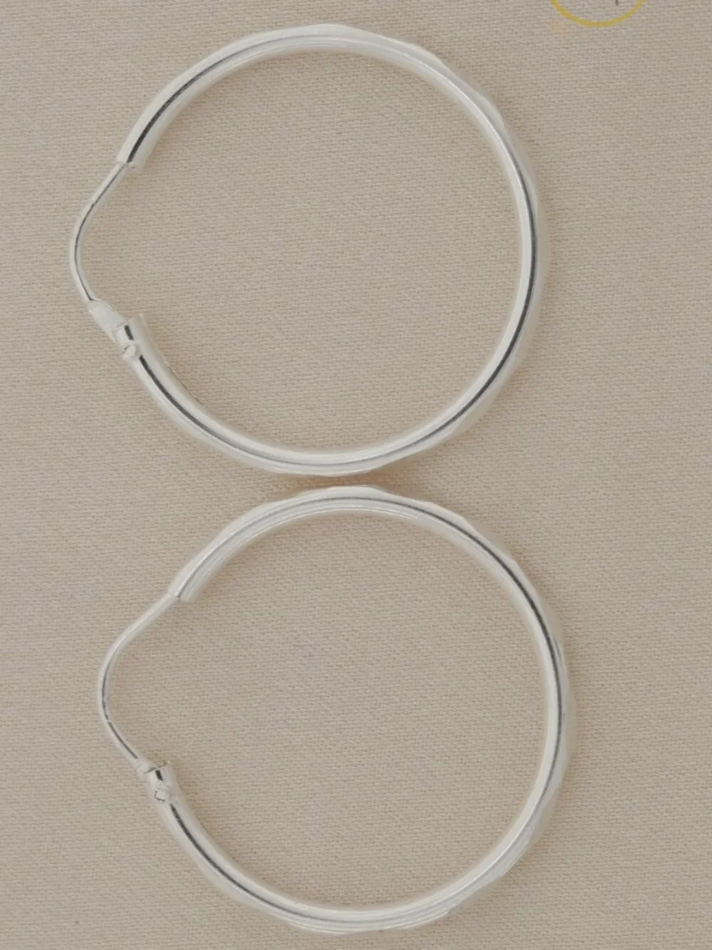 925 Sterling Silver Diamond Cut Hoop Earrings 25 mm Huggie Hoops - Picture 1 of 7